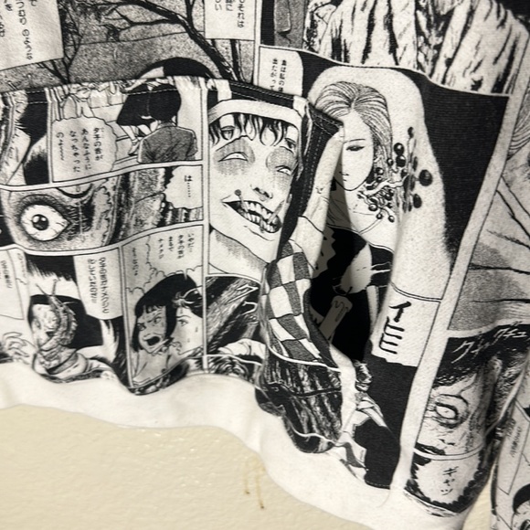 Excellent condition Junji Ito Collection manga graphic comic sweatshirt. Size L. - Picture 4 of 5
